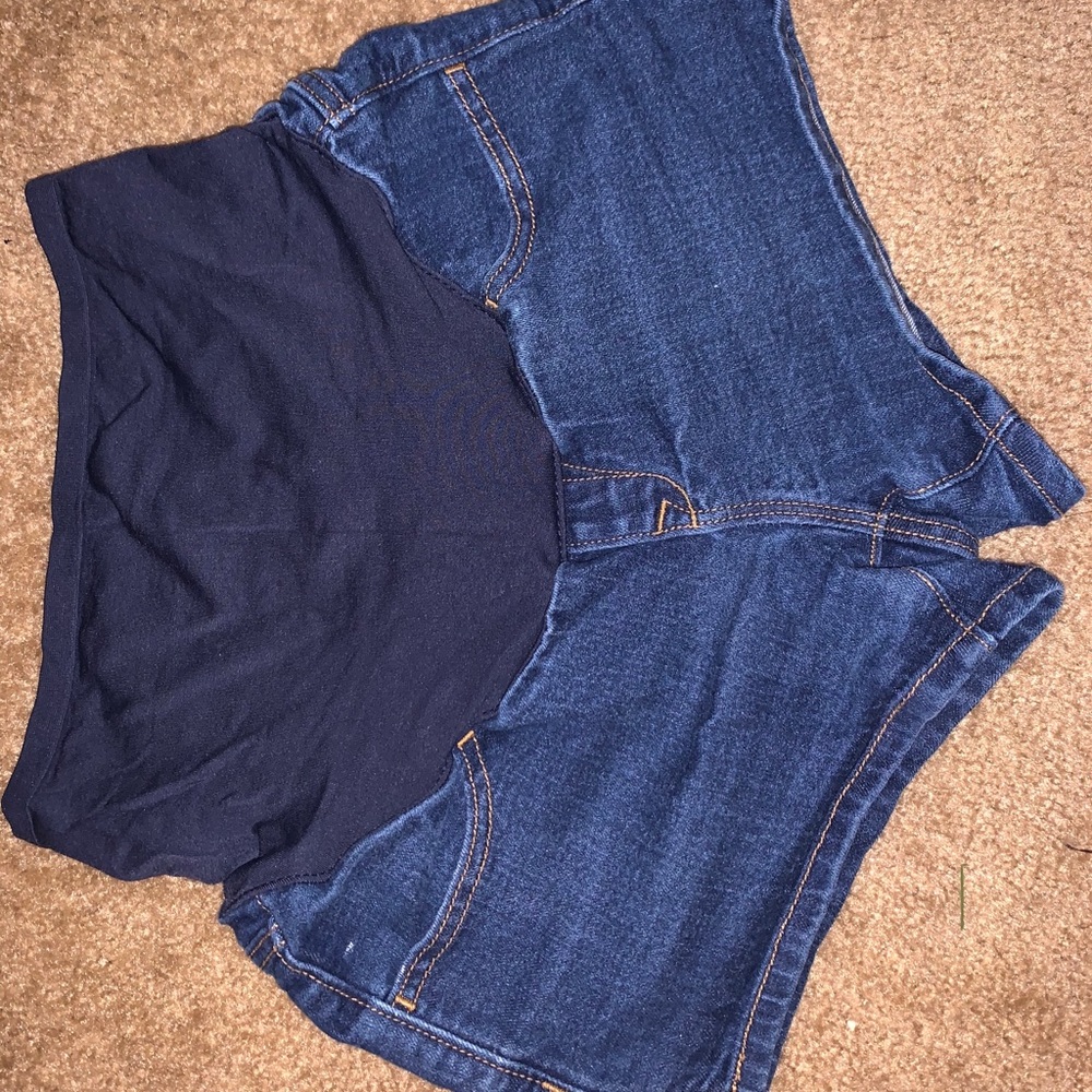 Maternity shorts